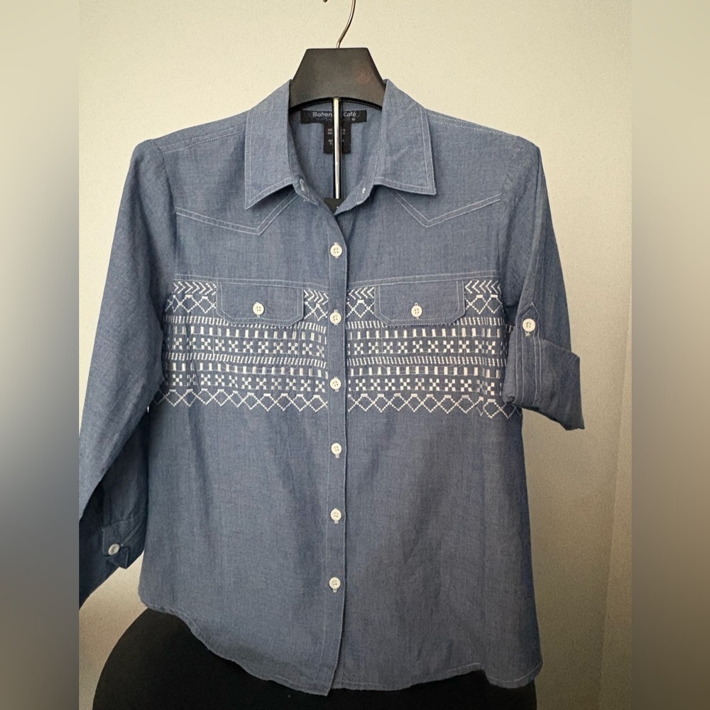 New Western Denim Roll Sleeve Shirt w/ White Embroidery. Sz L Bohemian Cafe.